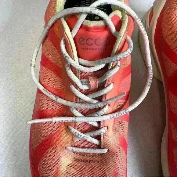 Women's Biom Fjuel Racer Sneaker In Coral Blush/Coral/Popcorn Sz 8/8.5 like new - Picture 6 of 15